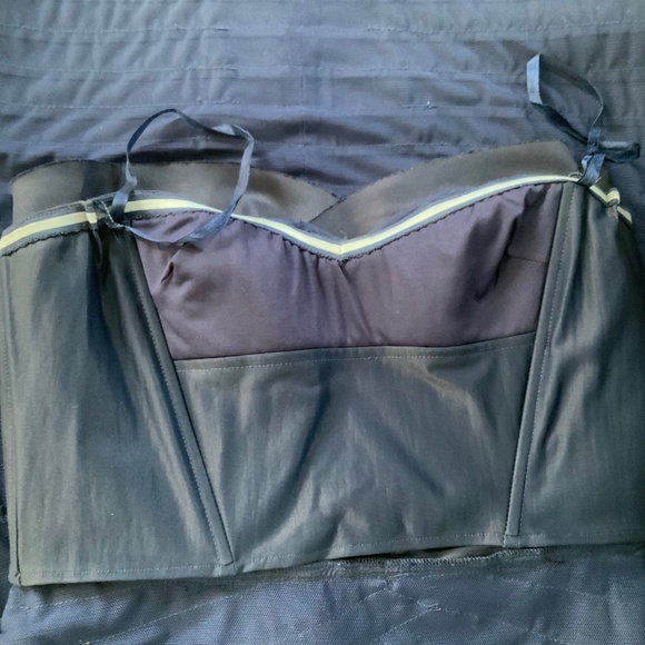 BCBGMAXAZRIA LAYERED SATIN STRAPLESS DRESS SIZE 4 - Picture 4 of 5